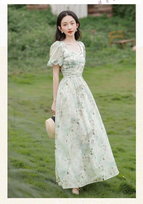 绿色中长连衣裙怎么搭配