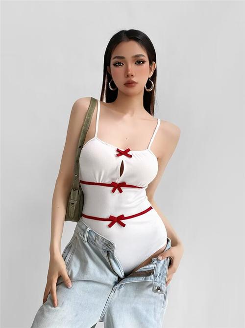 连体打底衫怎么搭配外套