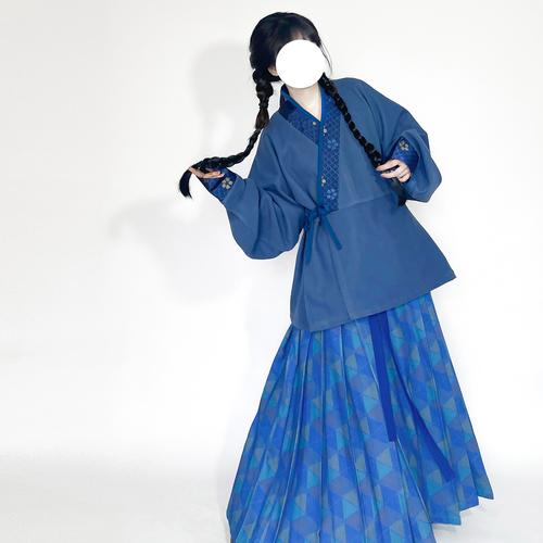 蓝色毛呢裙子怎么搭配图片