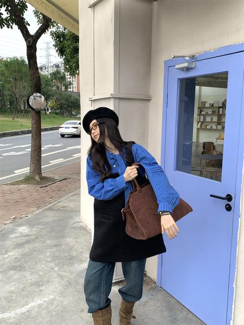 蓝色毛呢裙子怎么搭配什么外套