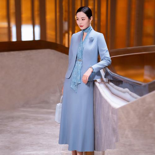 蓝色毛呢裙子怎么搭配