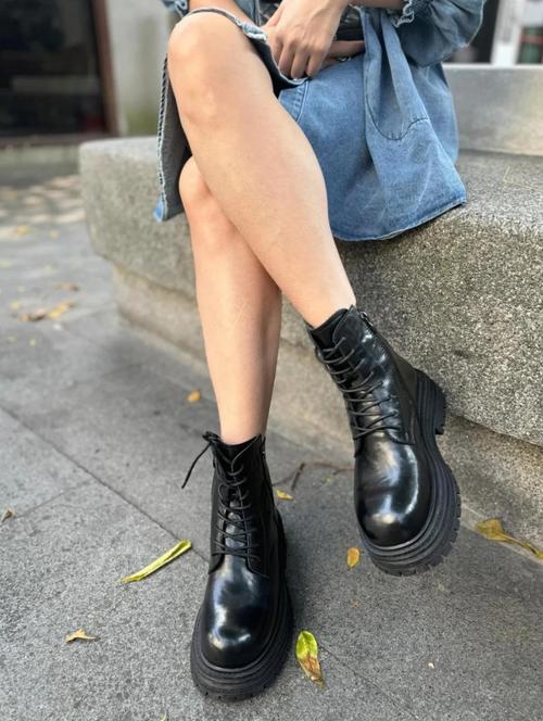 军靴和牛仔裤怎么搭配图片