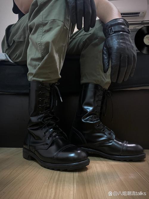 军靴和牛仔裤怎么搭配