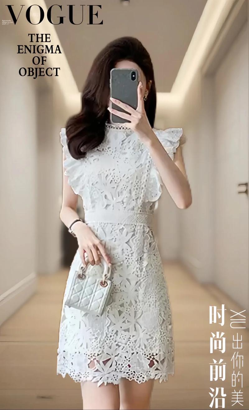 蕾丝镂空裙怎么搭配