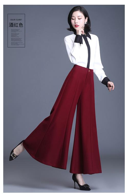 红色条纹裙裤怎么搭配