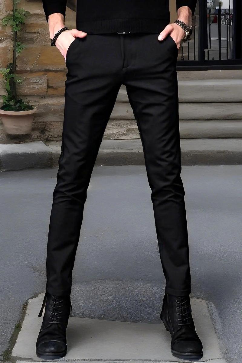 黑色男士休闲裤怎么搭配衣服好看