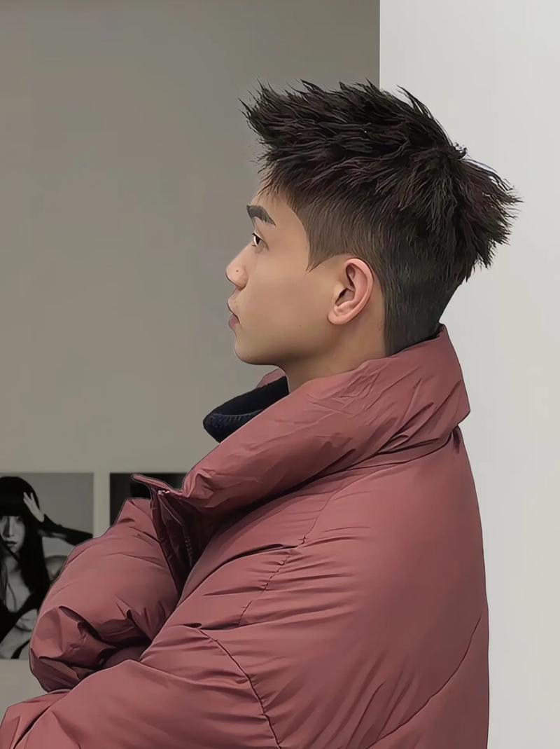 男菱形脸适合什么发型