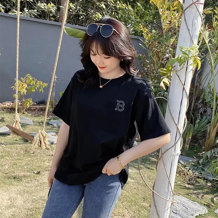 黑色棉麻t恤怎么搭配