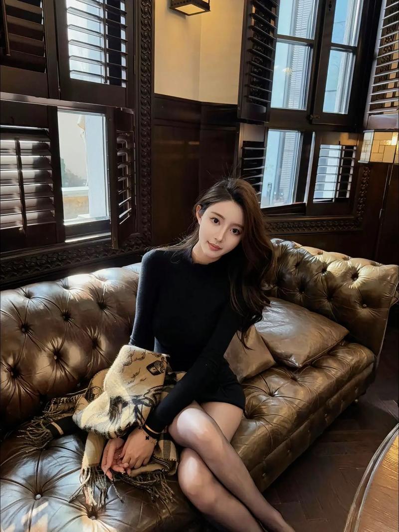 黑色的短裙怎么搭配