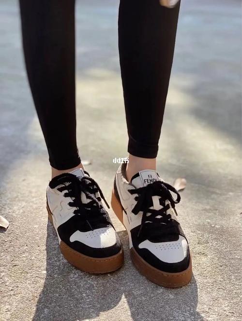 芬迪的鞋子怎么搭配