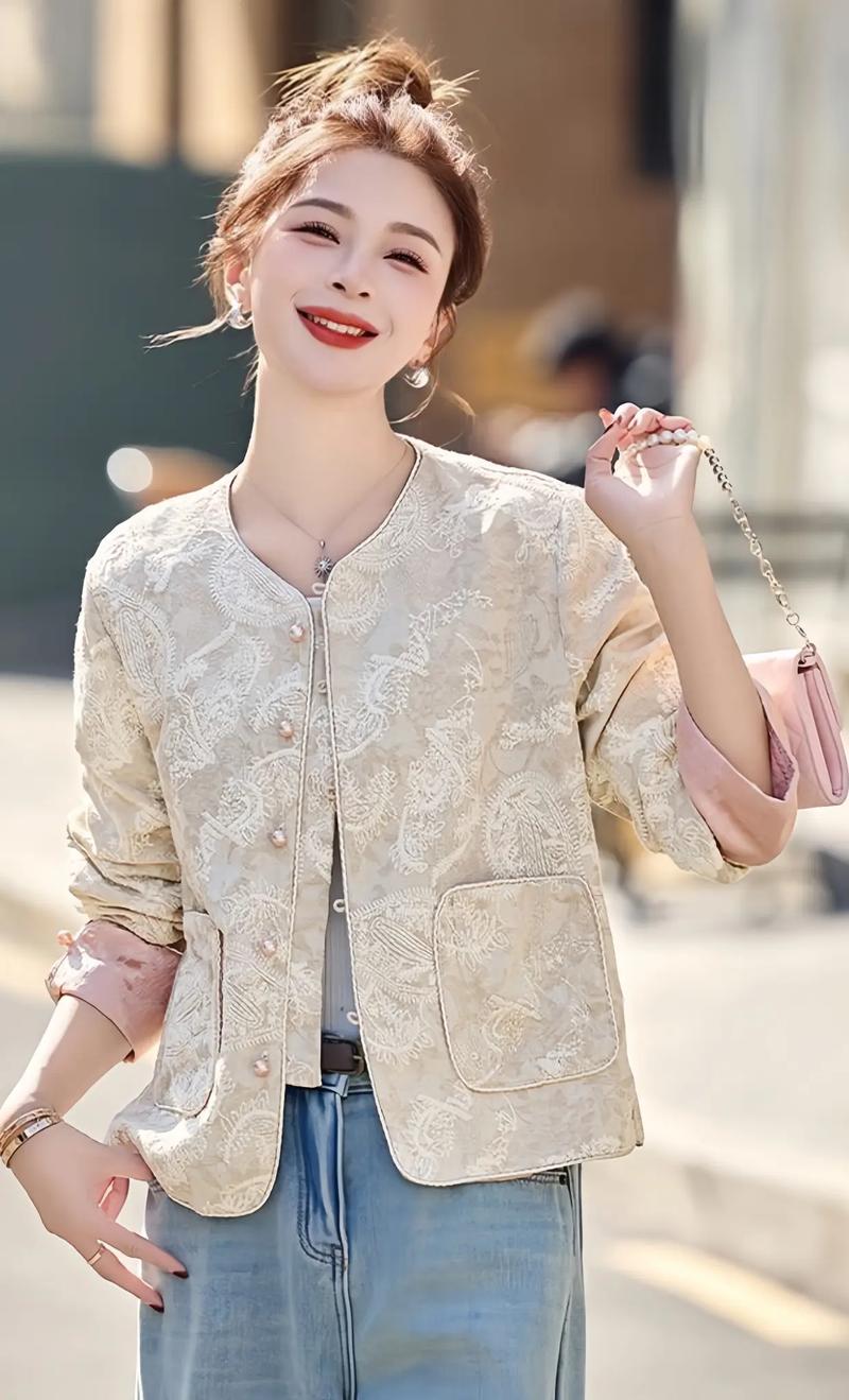 短款的短袖怎么搭配什么外套