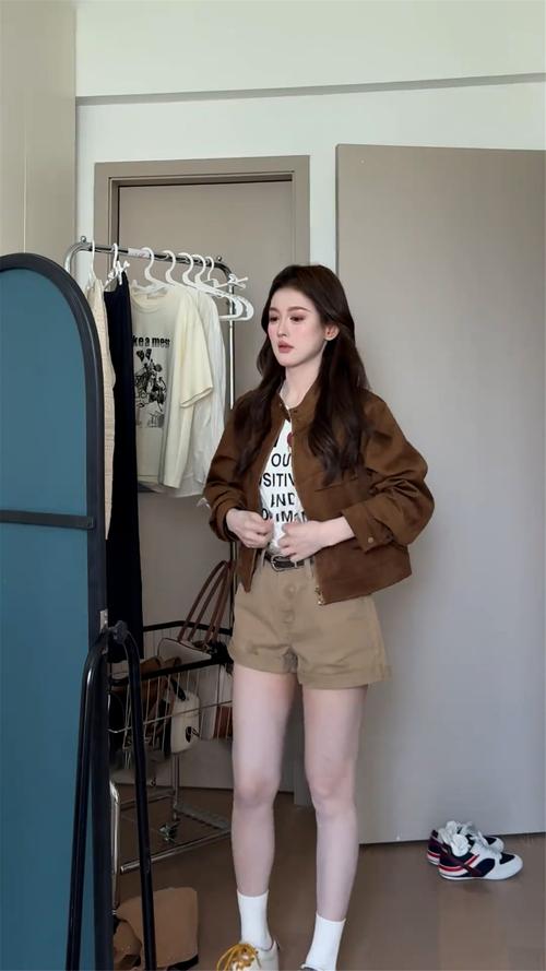 冬季短款夹克怎么搭配