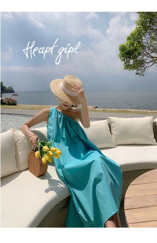 吊带沙滩长裙怎么搭配