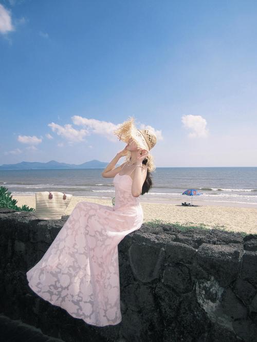 吊带沙滩长裙怎么搭配