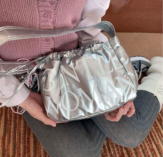 薄荷绿包怎么搭配图片欣赏