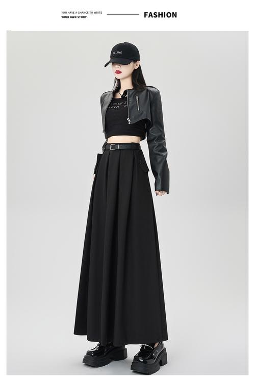 灰色百褶裙配什么上衣