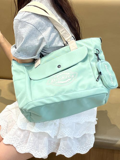 薄荷绿包怎么搭配图片