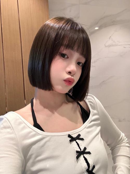 波波头怎么穿衣服搭配图片