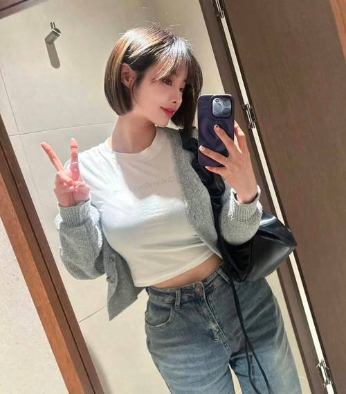 波波头夏天怎么搭配