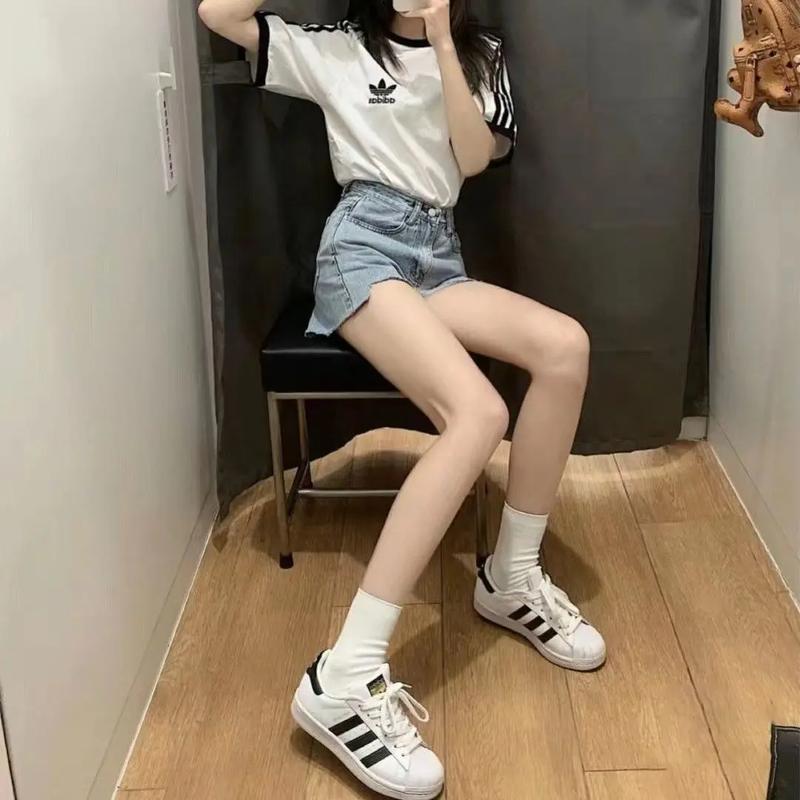 贝壳头鞋怎么搭配衣服