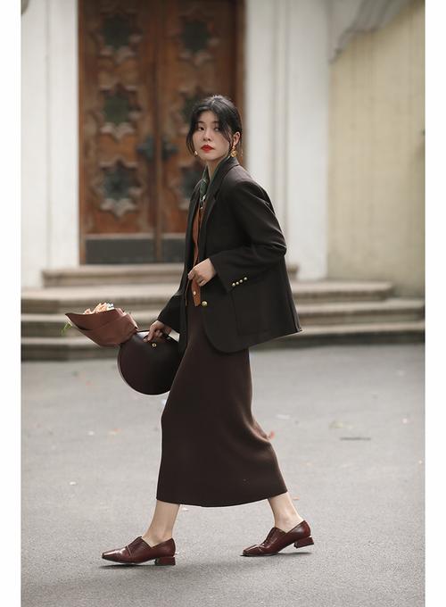 包筒裙怎么搭配