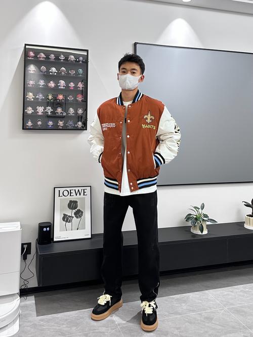 棒球衣外套怎么搭配