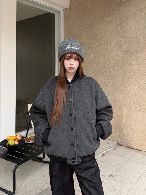 棒球衣外套怎么搭配