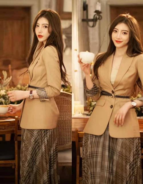 百褶裙秋季怎么搭配