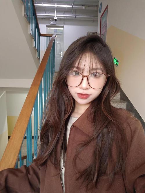 大脸戴什么眼镜好看