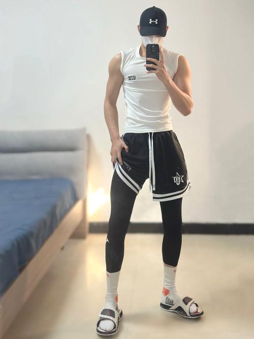 boy紧身裤怎么搭配