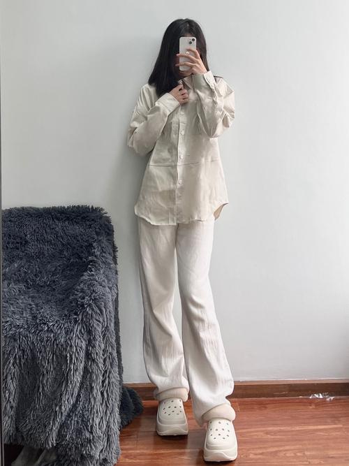 bf款白衬衫怎么搭配