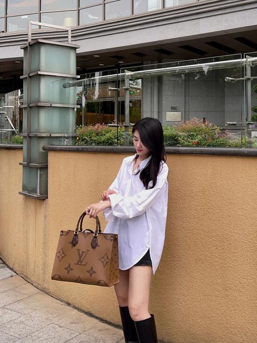 bf款白衬衫怎么搭配