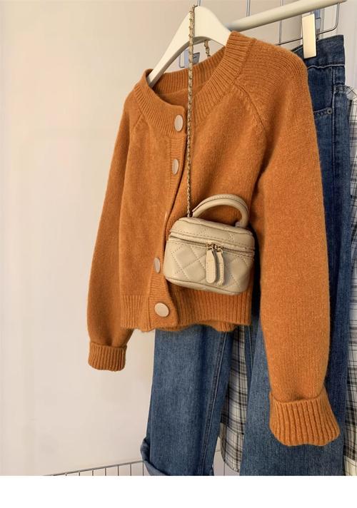 橙色毛衣搭配什么外套