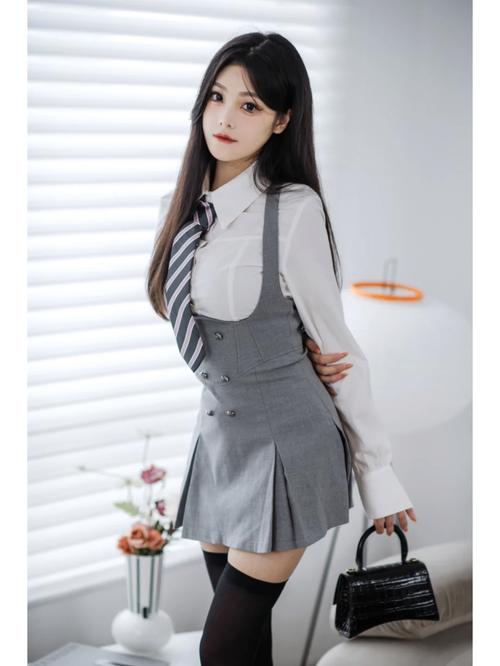 制服裙怎么搭配