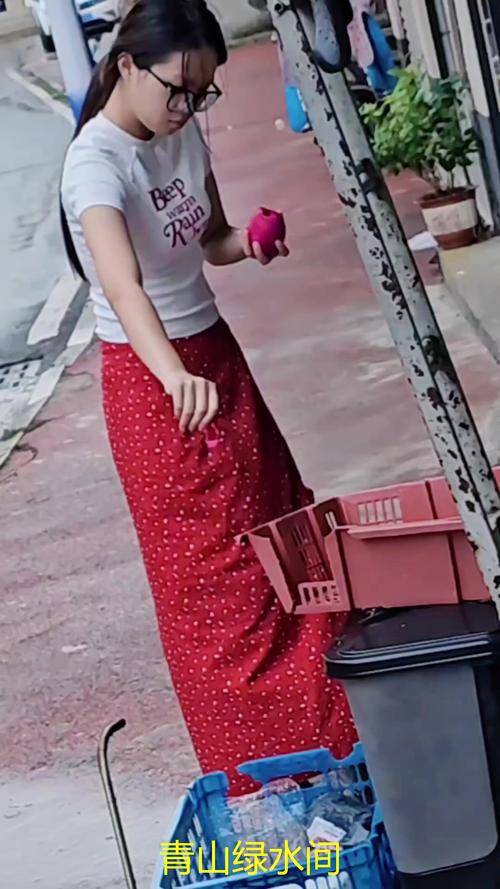 真丝吊带怎么搭配外套