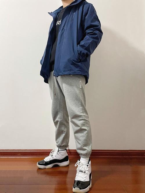 运动衣怎么搭配裤子图片