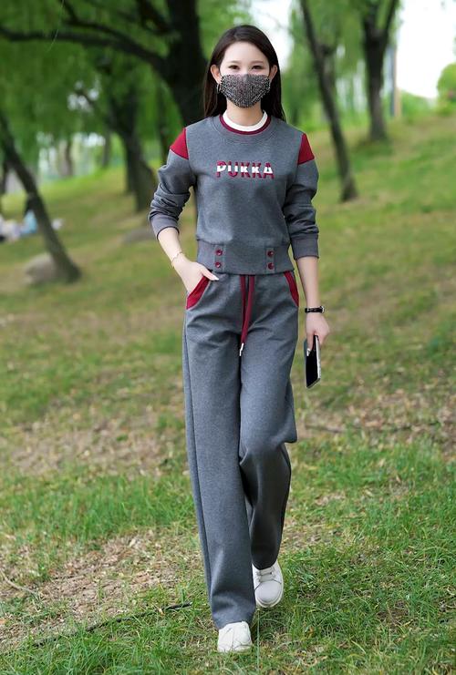 运动衣怎么搭配裤子图片