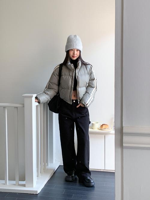 运动女外套怎么搭配衣服