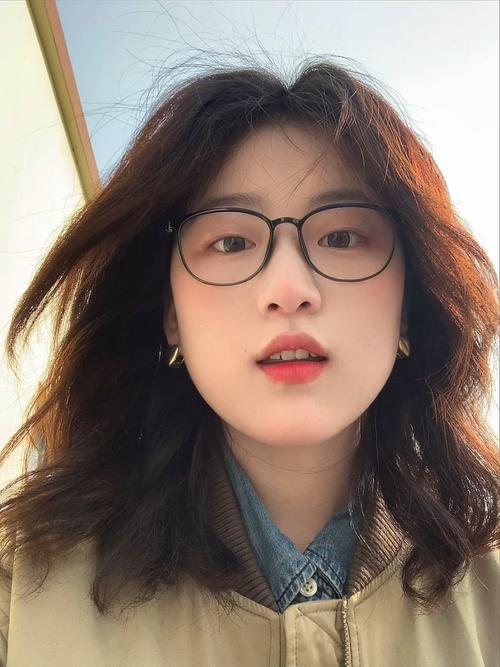 圆脸穿什么衣服好看