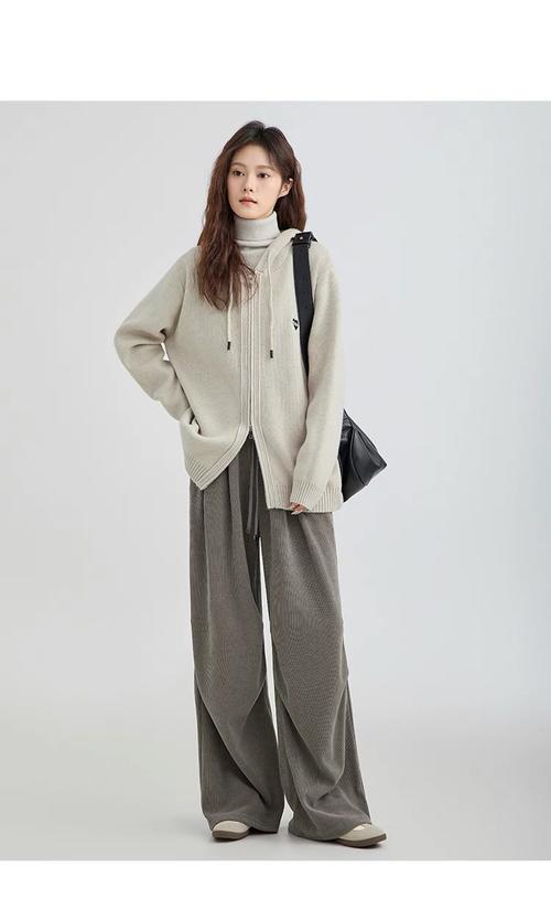 运动女外套怎么搭配