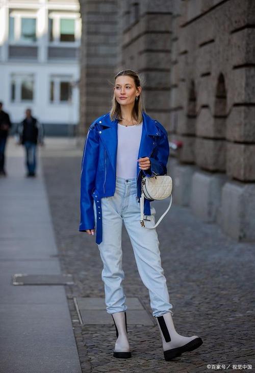 蓝色裤子配什么颜色外套