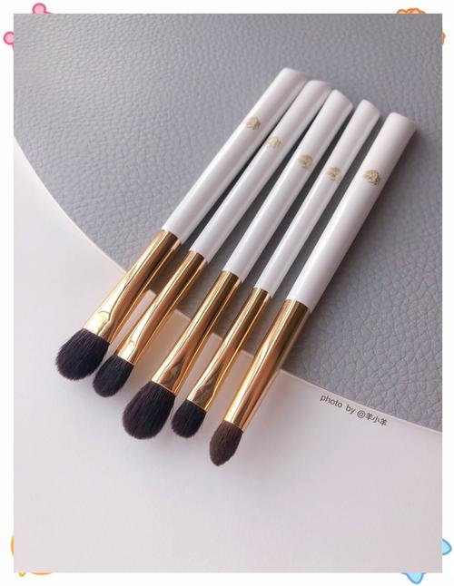 画眼影用什么刷子