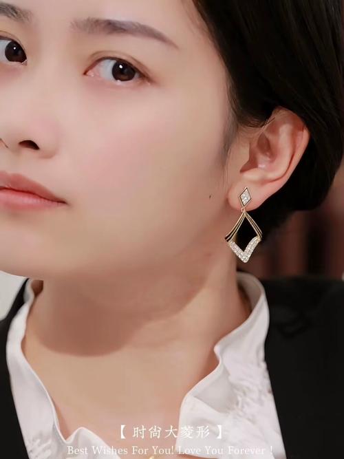 菱形脸适合什么耳饰