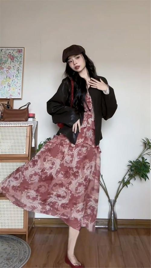 印花连衣裙子怎么搭配什么外套