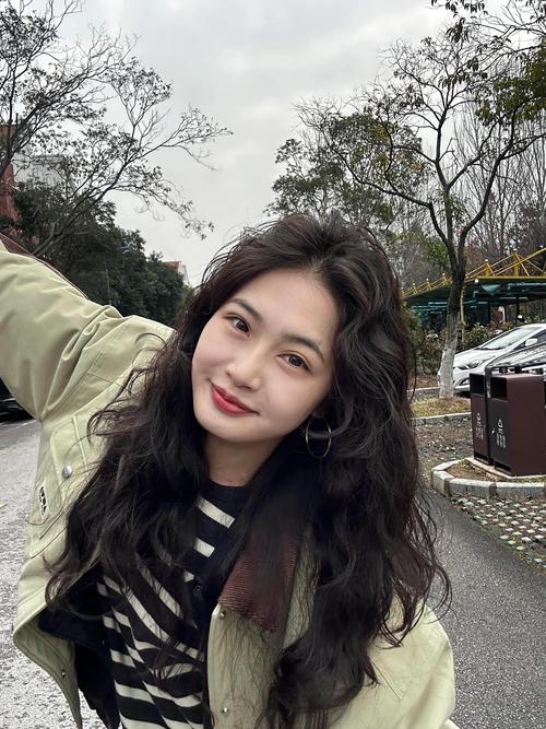 大脑袋适合什么发型