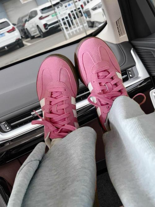 学生粉红色鞋怎么搭配