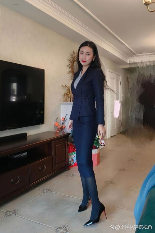 女士西装配什么鞋子