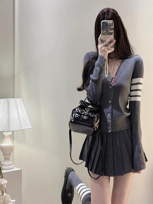 修身针织上衣怎么搭配图片