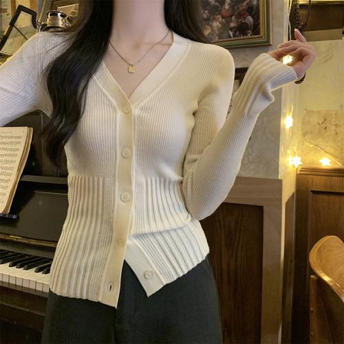 修身针织上衣怎么搭配图片