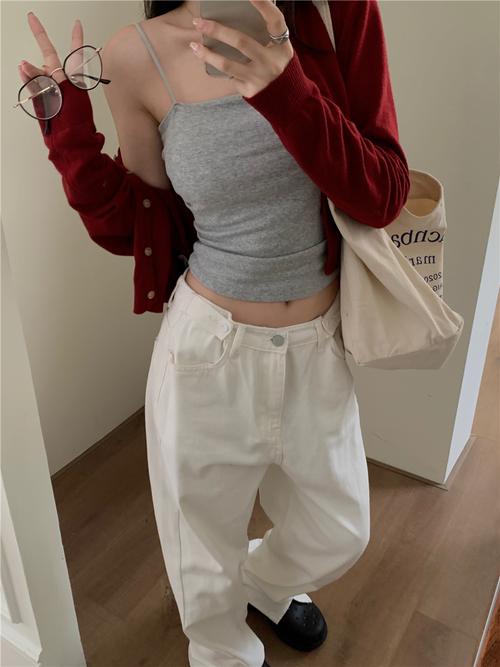 修身针织上衣怎么搭配图片